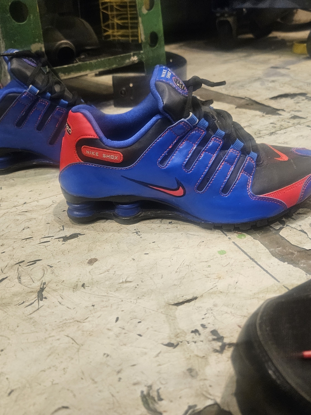 Nike Shox Men's Athletic Shoe - Blue/Red/Black